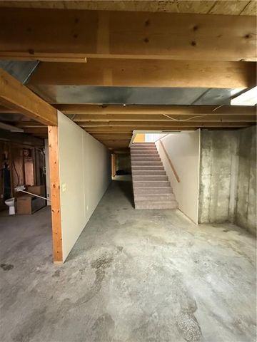 1011 N Arrowhead Drive, Burlington, KS 66839