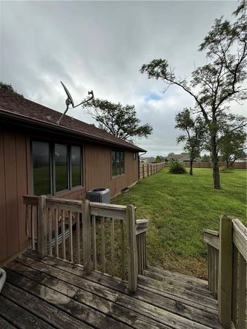 1011 N Arrowhead Drive, Burlington, KS 66839