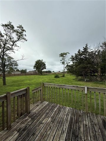 1011 N Arrowhead Drive, Burlington, KS 66839