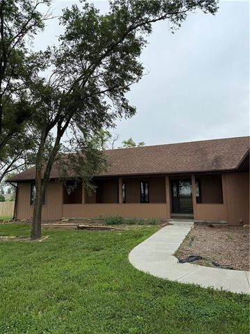 1011 N Arrowhead Drive, Burlington, KS 66839