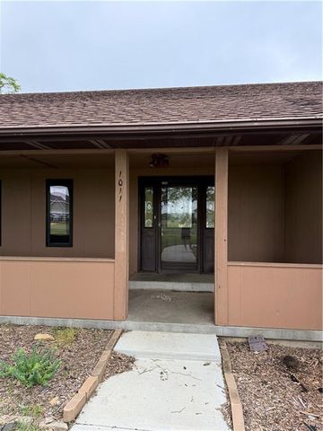 1011 N Arrowhead Drive, Burlington, KS 66839