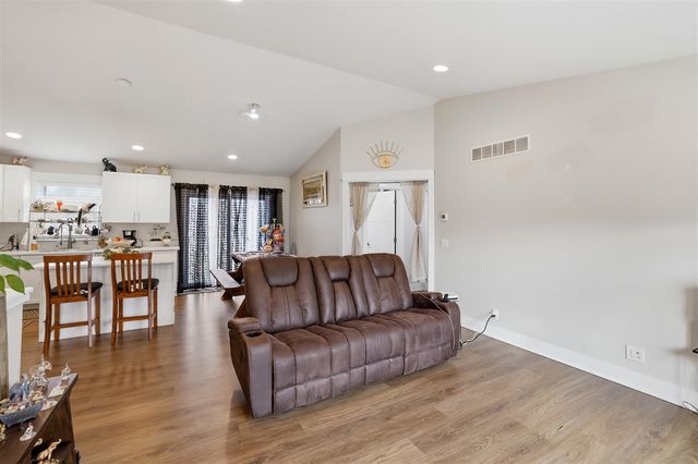 6855 Dale Court, Fennville, MI 49408