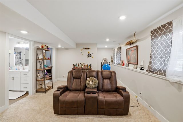 6855 Dale Court, Fennville, MI 49408