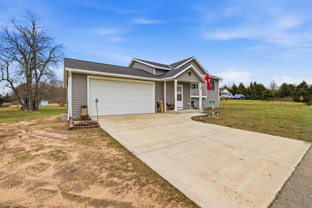 6855 Dale Court, Fennville, MI 49408