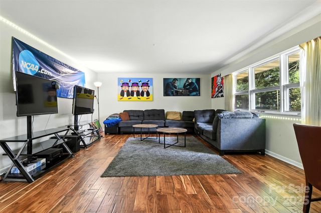26 33rd Avenue NW, Hickory, NC 28601