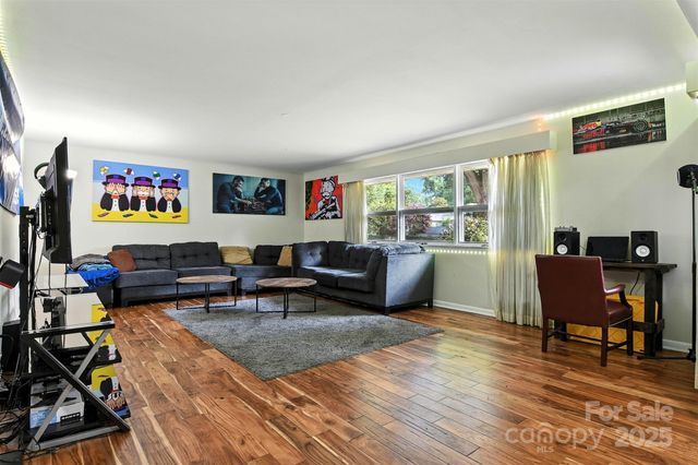 26 33rd Avenue NW, Hickory, NC 28601