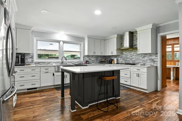 26 33rd Avenue NW, Hickory, NC 28601
