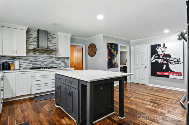26 33rd Avenue NW, Hickory, NC 28601