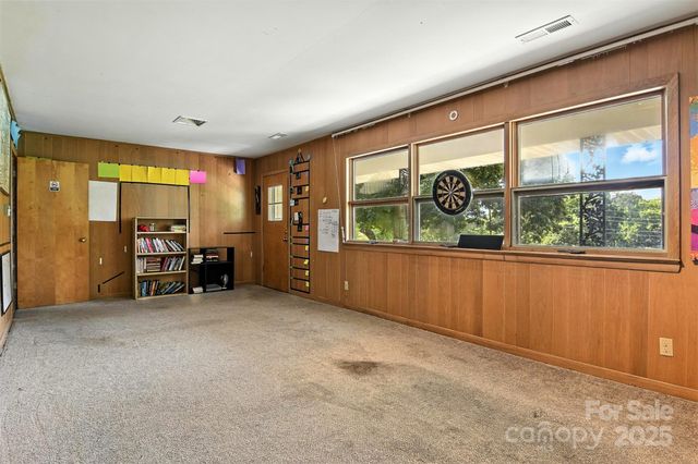 26 33rd Avenue NW, Hickory, NC 28601