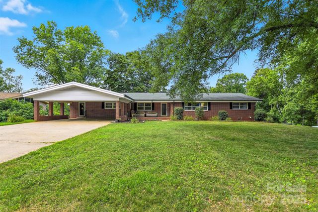 26 33rd Avenue NW, Hickory, NC 28601
