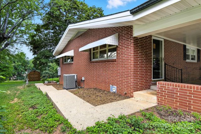 26 33rd Avenue NW, Hickory, NC 28601