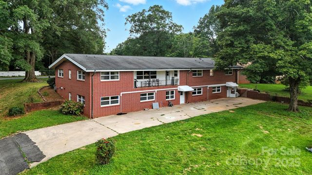 26 33rd Avenue NW, Hickory, NC 28601