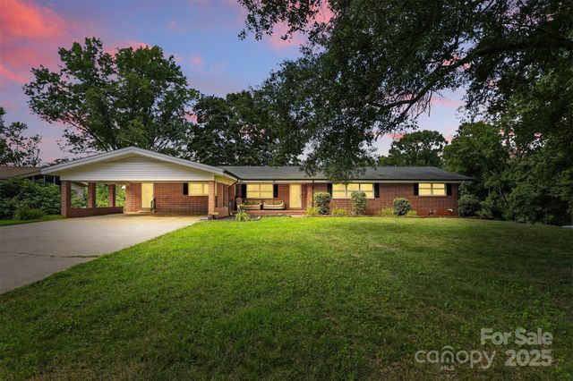 26 33rd Avenue NW, Hickory, NC 28601