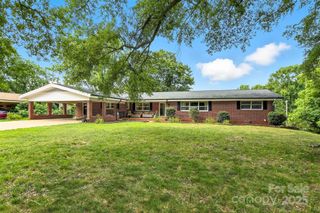 26 33rd Avenue NW, Hickory, NC 28601