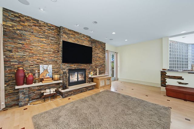 1915 S Washington Avenue, Park Ridge, IL 60068
