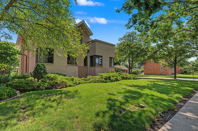 1915 S Washington Avenue, Park Ridge, IL 60068