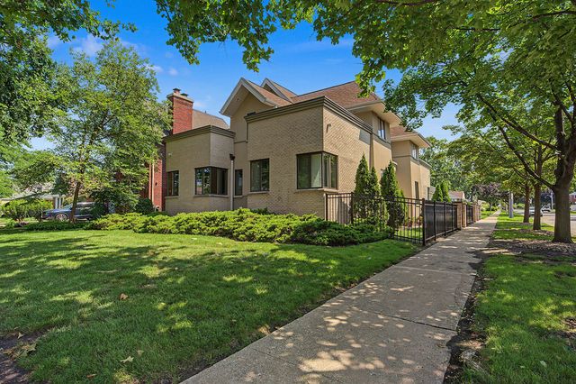 1915 S Washington Avenue, Park Ridge, IL 60068