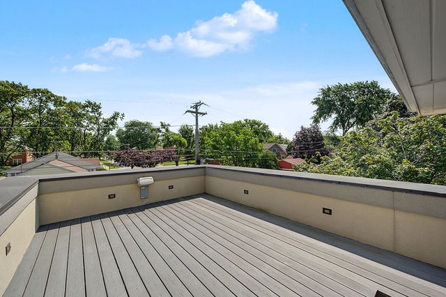 1915 S Washington Avenue, Park Ridge, IL 60068