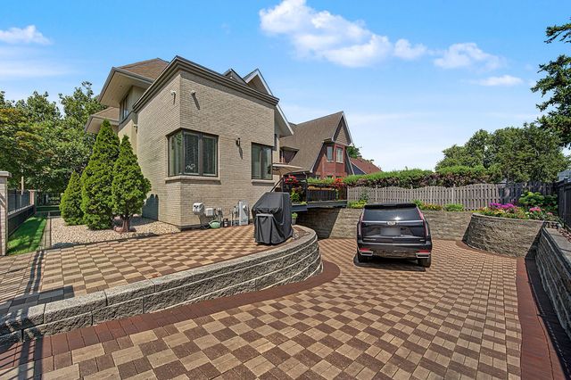 1915 S Washington Avenue, Park Ridge, IL 60068