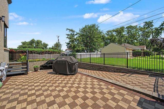 1915 S Washington Avenue, Park Ridge, IL 60068