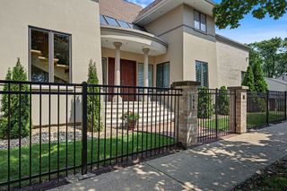 1915 S Washington Avenue, Park Ridge, IL 60068