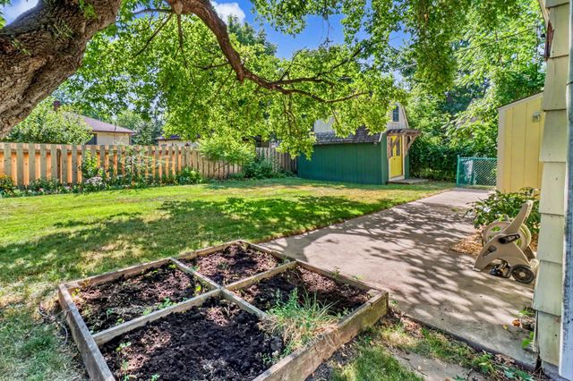 1526 6th Street S, Fargo, ND 58103