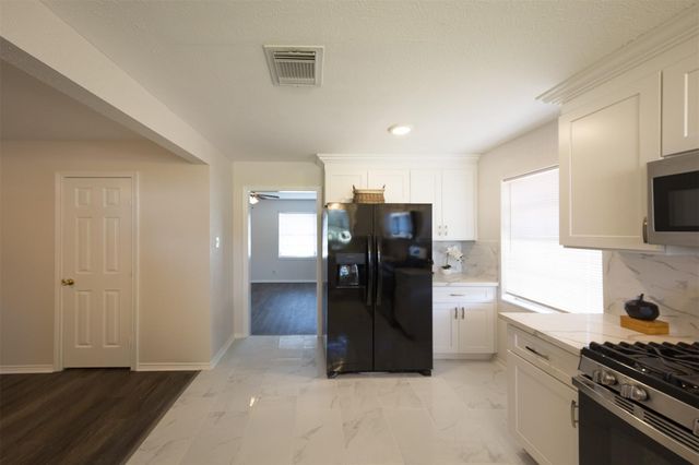 7917 N Martin Luther King Avenue, Hitchcock, TX 77563