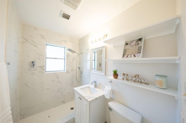 7917 N Martin Luther King Avenue, Hitchcock, TX 77563