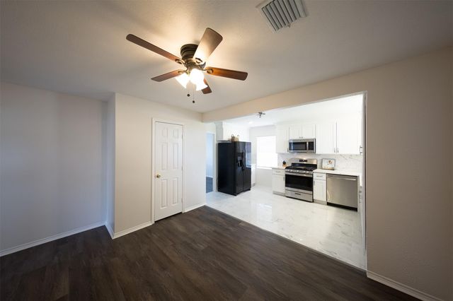 7917 N Martin Luther King Avenue, Hitchcock, TX 77563