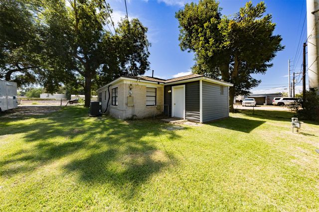 7917 N Martin Luther King Avenue, Hitchcock, TX 77563