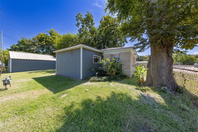 7917 N Martin Luther King Avenue, Hitchcock, TX 77563