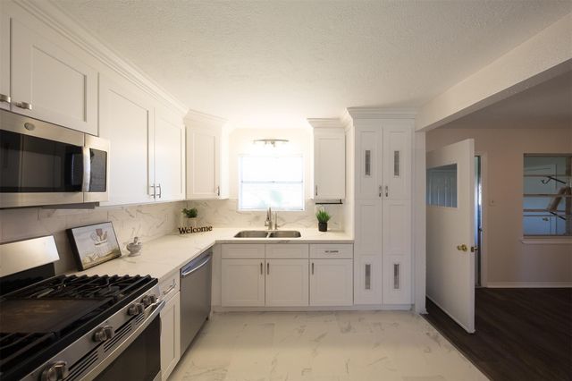 7917 N Martin Luther King Avenue, Hitchcock, TX 77563