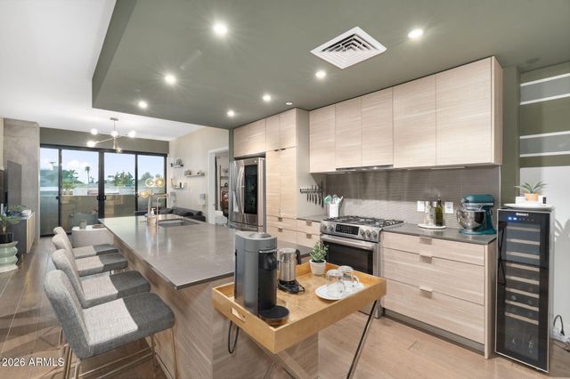 2300 E CAMPBELL Avenue 218, Phoenix, AZ 85016