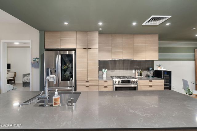 2300 E CAMPBELL Avenue 218, Phoenix, AZ 85016