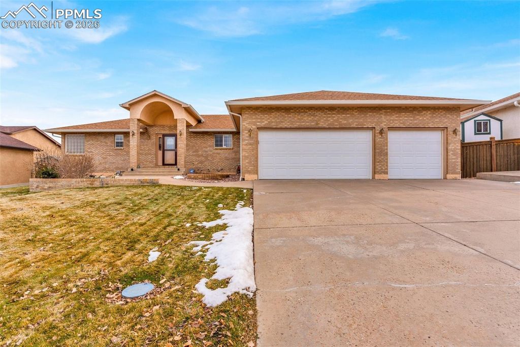 8 Pasadena Drive, Pueblo, CO 81005 — exterior