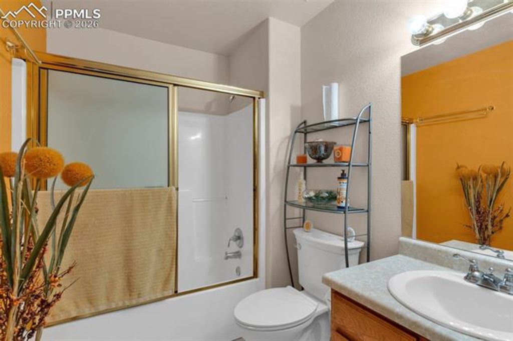 8 Pasadena Drive, Pueblo, CO 81005 — photo 2
