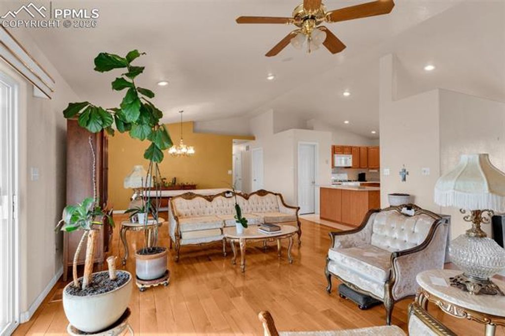 8 Pasadena Drive, Pueblo, CO 81005 — photo 5