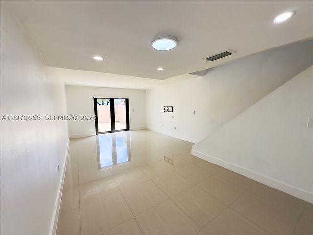 8010 SW 152nd Ave 211, Miami, FL 33193