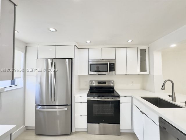 8010 SW 152nd Ave 211, Miami, FL 33193