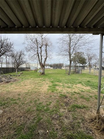 106 N 7th Street E, Dawson, TX 76639