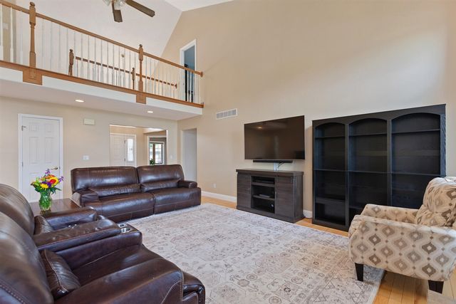 32321 Liparoto Drive, Rockwood, MI 48173