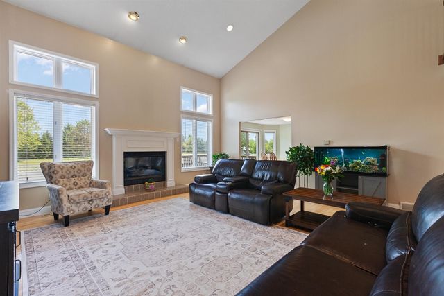 32321 Liparoto Drive, Rockwood, MI 48173