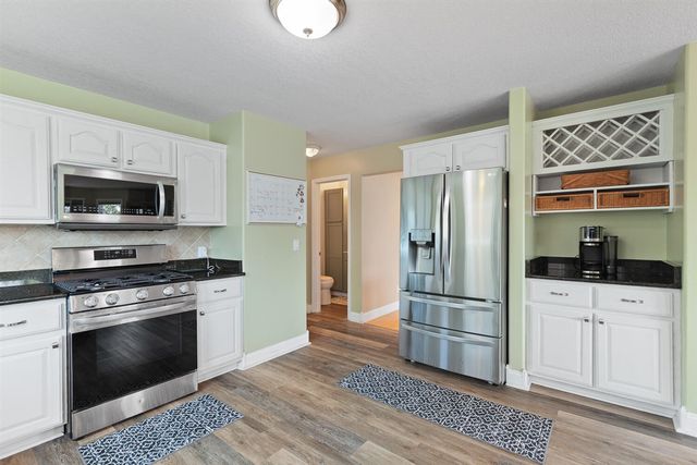 32321 Liparoto Drive, Rockwood, MI 48173