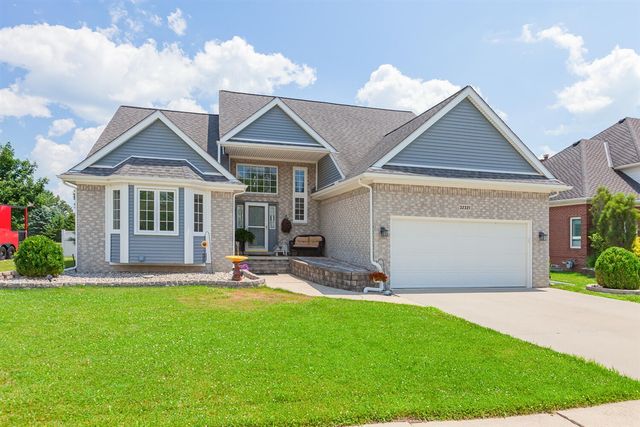 32321 Liparoto Drive, Rockwood, MI 48173