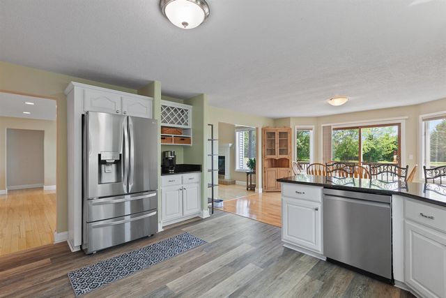 32321 Liparoto Drive, Rockwood, MI 48173