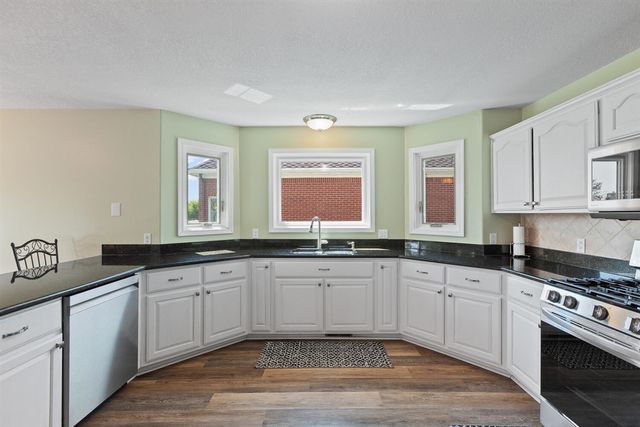 32321 Liparoto Drive, Rockwood, MI 48173