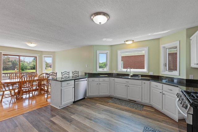 32321 Liparoto Drive, Rockwood, MI 48173