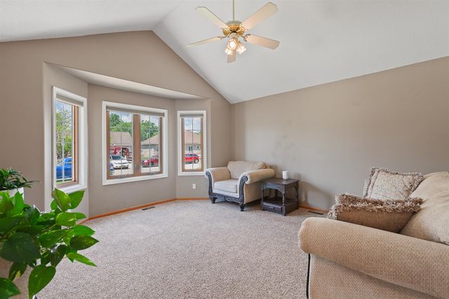 32321 Liparoto Drive, Rockwood, MI 48173