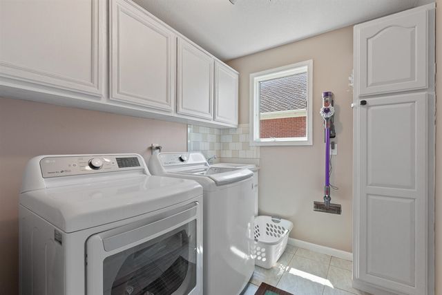 32321 Liparoto Drive, Rockwood, MI 48173