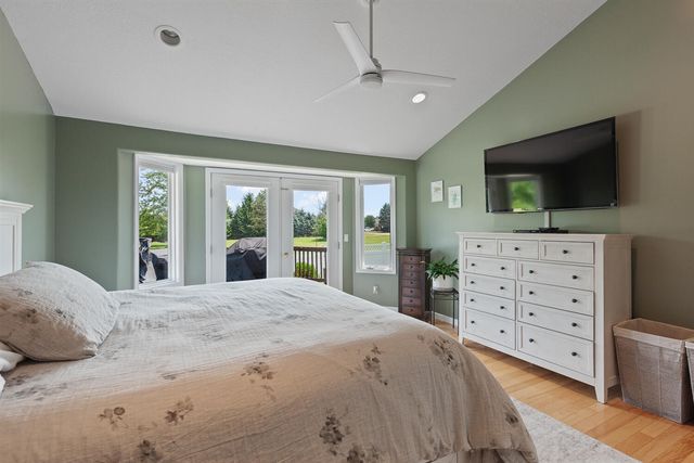 32321 Liparoto Drive, Rockwood, MI 48173